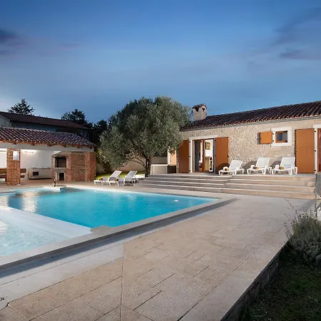 빌라 Lux Casa Histria *