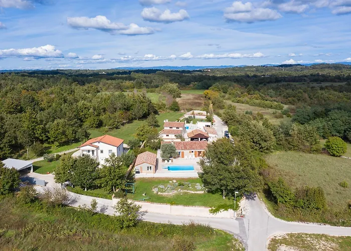 Lux Casa Histria فيلة Katun Lindarski