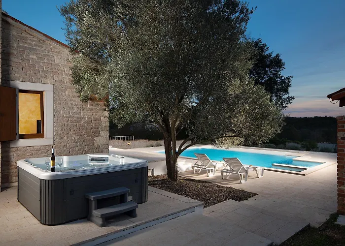 Lux Casa Histria فيلة Katun Lindarski